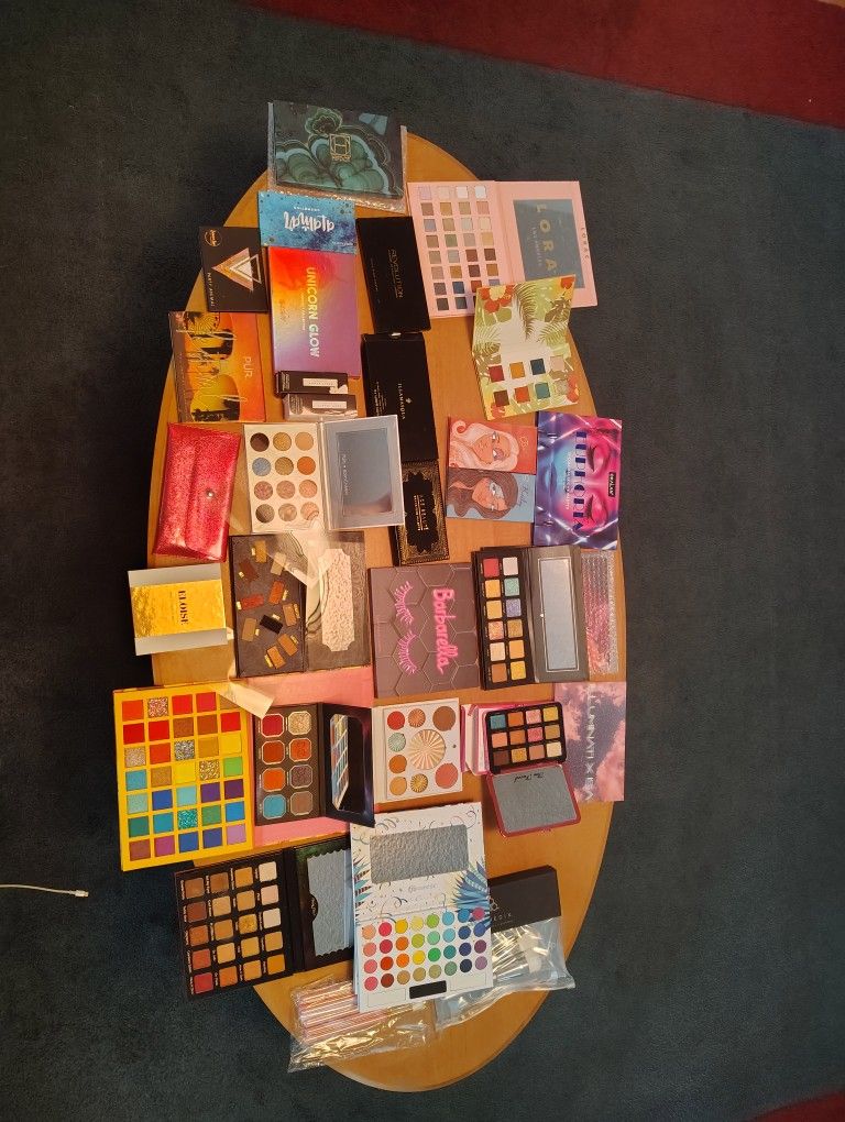 Makeup Palette And Brush Bundle