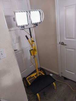Fostoria Heavy-Duty Dual Halogen Work Light Tower Cart