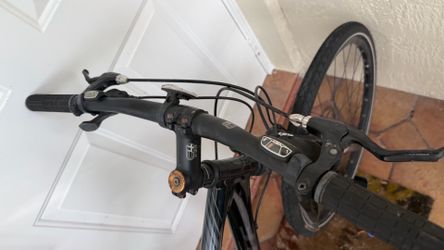 Cannondale Trail 5 medium bike disc brakes 26 inch front suspension  mountain bicycle