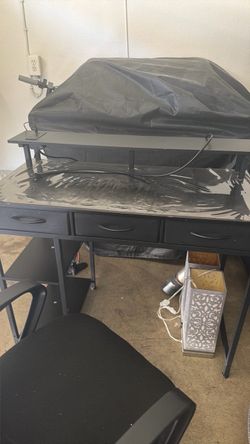 Desktop table and chair