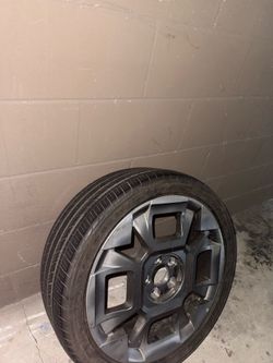 2025 Kia Wheel & Tire – Excellent Condition – Like New