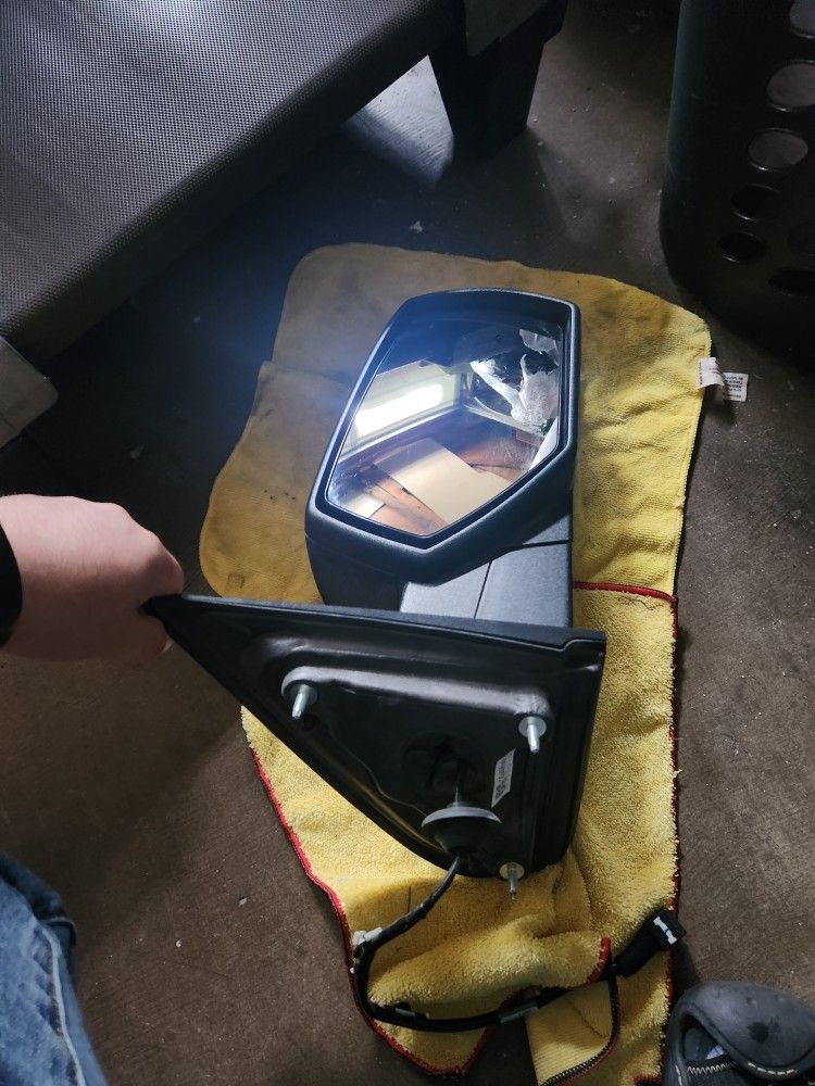 Mirrors 2017 Chevy Silverado 1500 for Sale in Corona, CA OfferUp