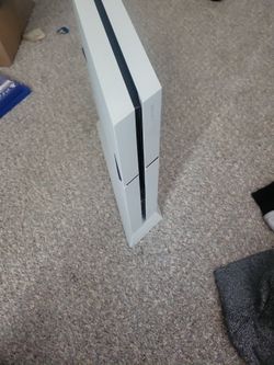 500gb PS4 With Accessories
