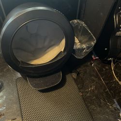 Litter Robot 4 with liners and litter mat