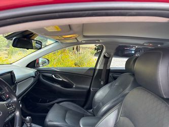2020 Hyundai Elantra GT – Fully Loaded – Leather + Panoramic Sunroof