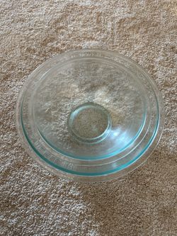 Two Pyrex mixing bowls set