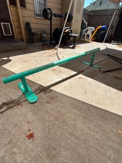 Skate rail