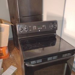 Good Working Appliances  Stove And Fridgerator With Ice Maker