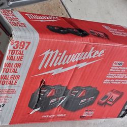 Milwaukee 5.0 Battery Starter Kit With Chager