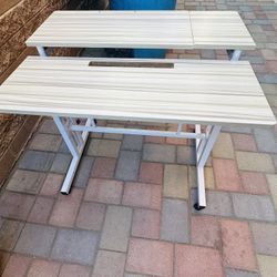 COMPUTER DESK WOOD PERFECT CONDITION ESCRITORIO PARA LA COMPUTADORA DE MADERA 