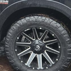 5 Lug Universal Fuel Wheels With New Tires