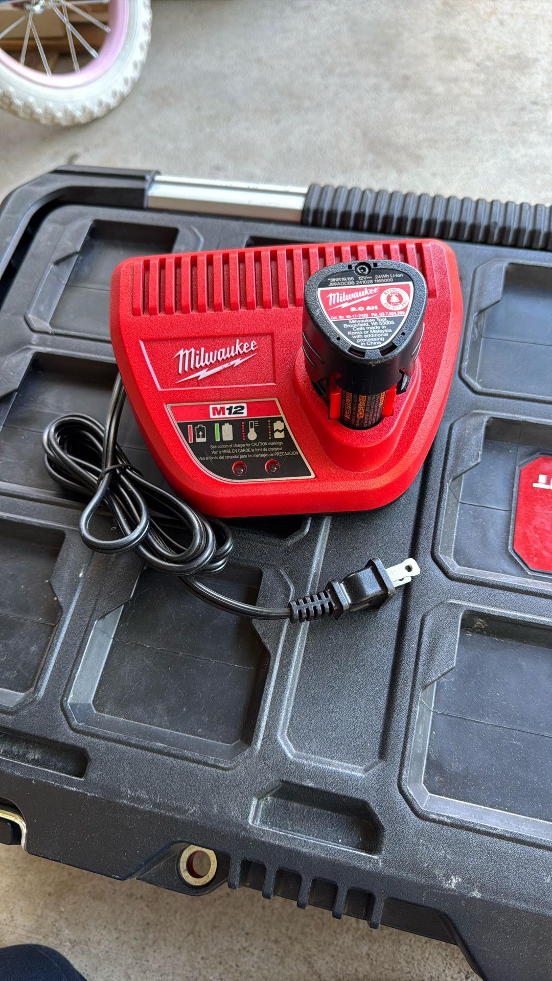 M12 Charger And CP 2.0 Battery