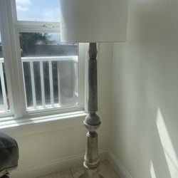 Pottery Barn Clarissa Metal Spindle Floor Lamp – Excellent Condition