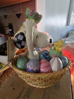 Jim Shore Easter Snoopy figurine