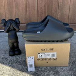 Adidas Yeezy Slide “Dark Onyx” 🐈‍⬛ Size 12 Men