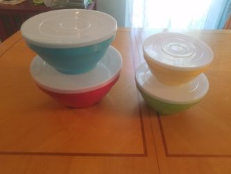 Melamine Mixing Bowl Set w/lids and rubber bottom for Sale in Albuquerque,  NM - OfferUp