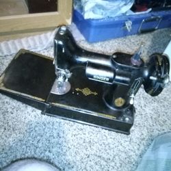 Singer Featherweight Sewing Machine