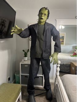 7 foot Frankenstein animatronics