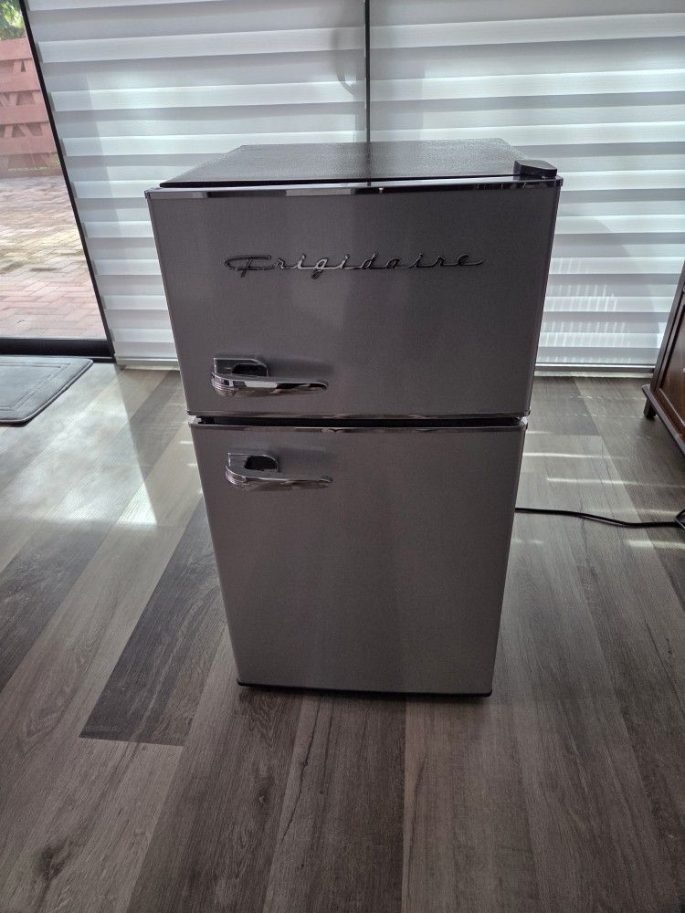Fridgidaire    3.1 Cu.Ft