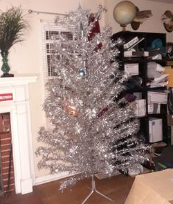 1950 Silver Tree Aluminum With Spinning Lights