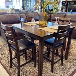 Beautiful 5pc Dining Table Set