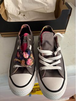 Converse Women’s Size 5