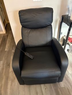 Massage recliner chair $100 READ AD!