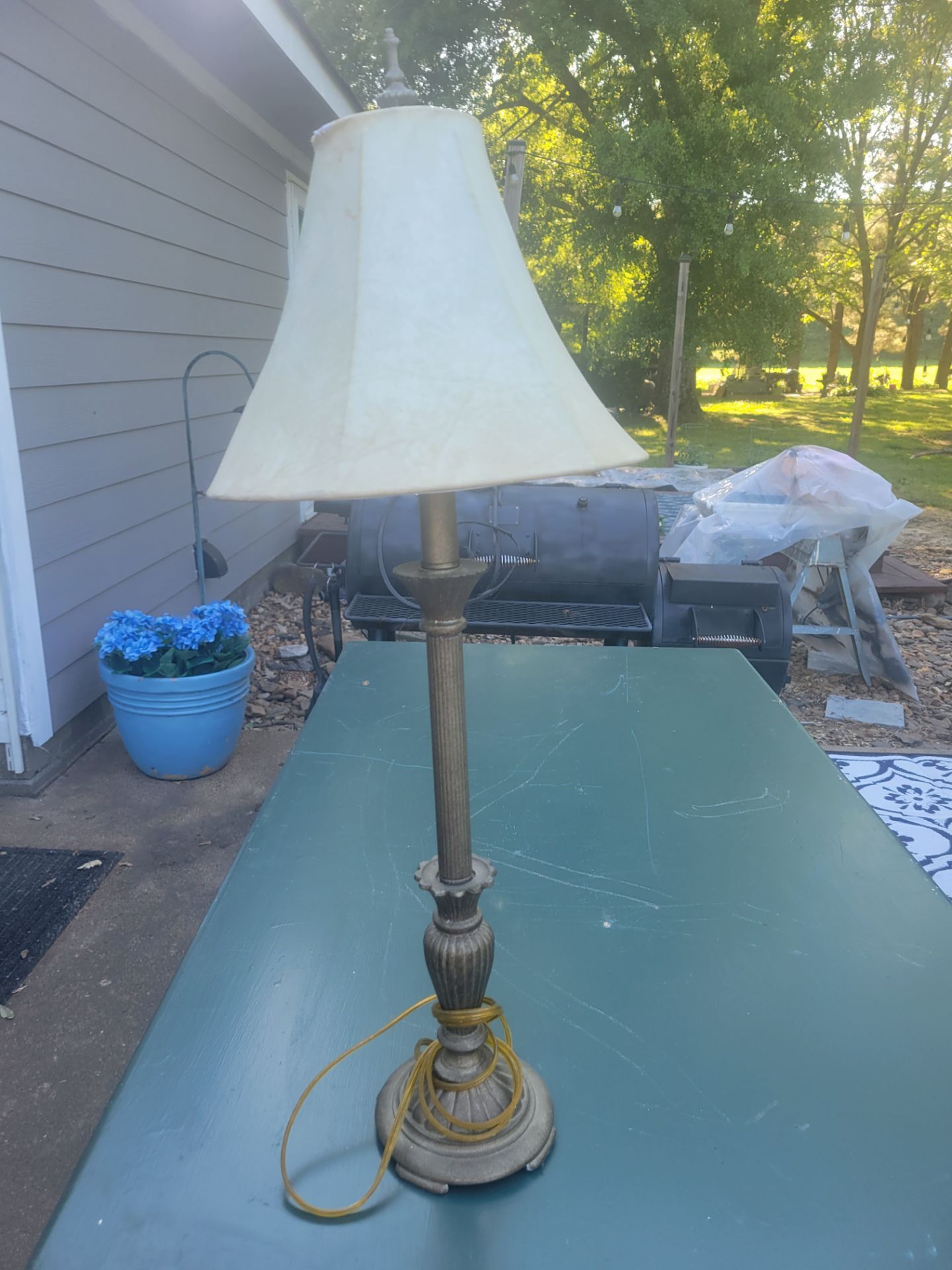 Table lamp