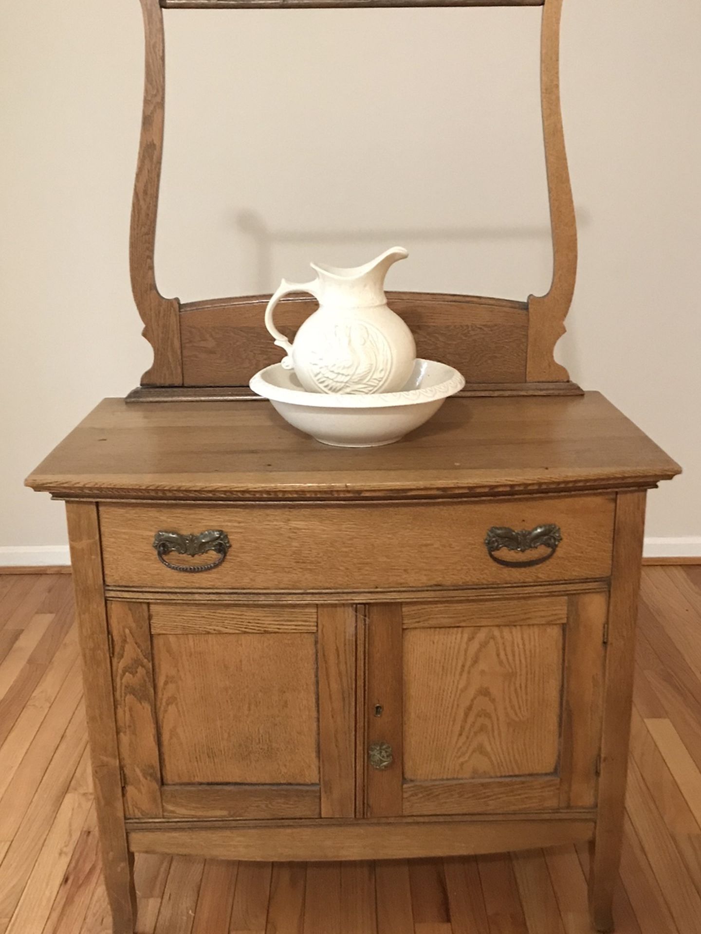 Antique furniture / Vase & Bowl