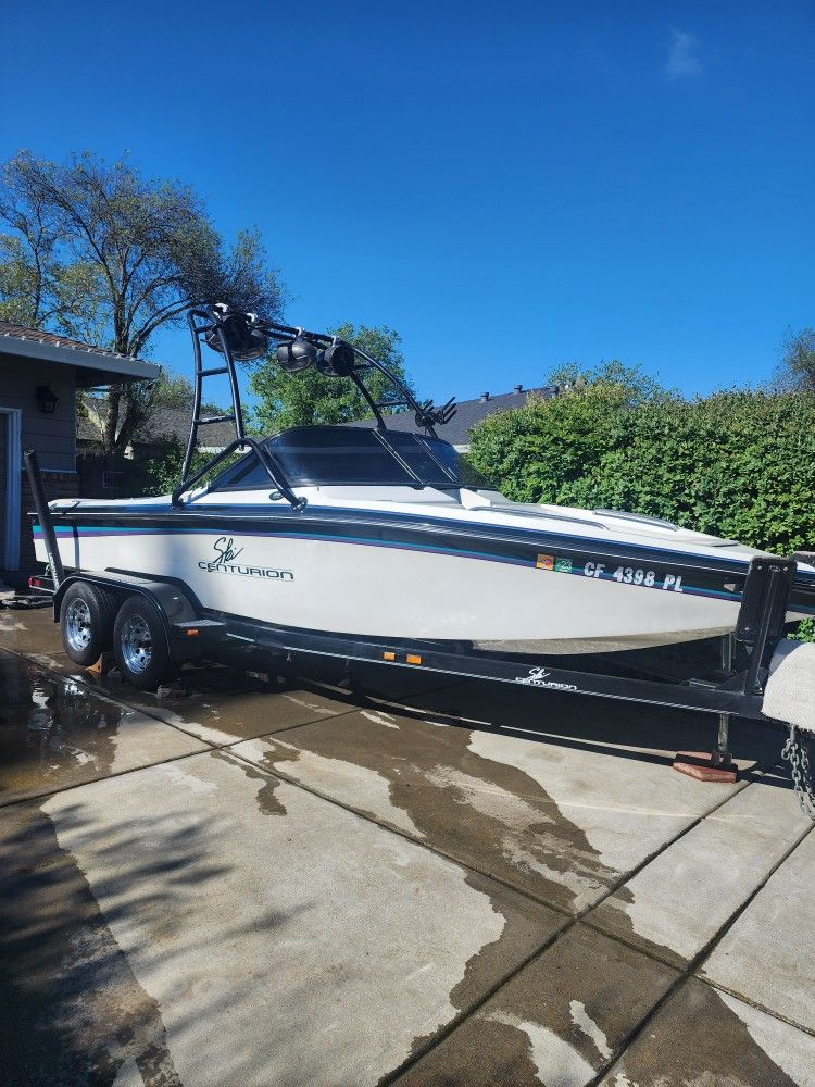1999 SKI CENTURION BOAT