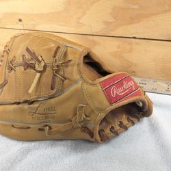 Vintage Bob Grich Rawlings Baseball Glove USA  xpg26 Right throw LHT about 12" PERFECT CONDITION 
Deep Well Pocket
Spiral Top 
Speed Trap
MADE IN USA
