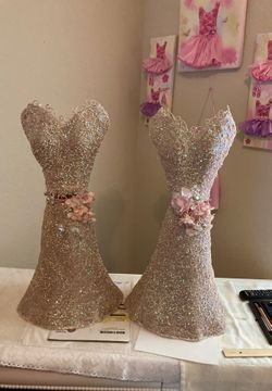 Weeding / girls room decor