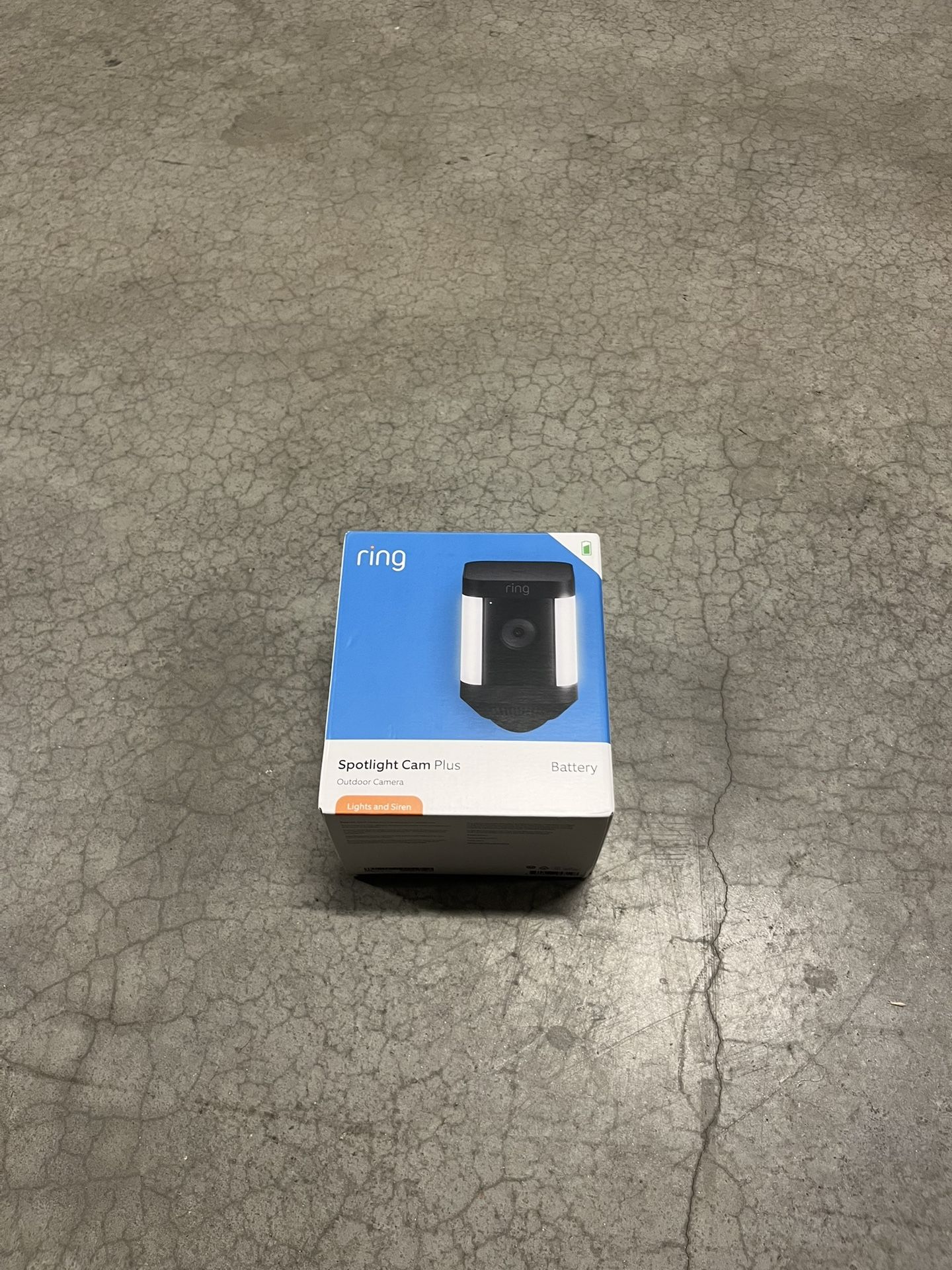 Ring Spotlight Cam Plus, Battery | Two-Way Talk, Color Night Vision, and Security Siren (2022 release) - Black