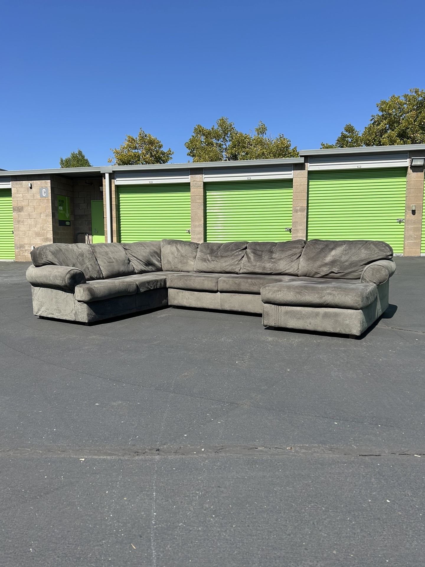 Beautiful Grey Microfiber Sectional (Delivery Available)