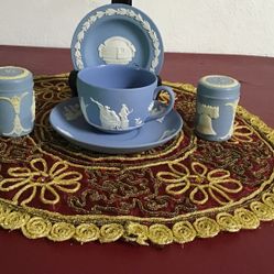 WEDGWOOD Set  From  England  $40 Blue  N 