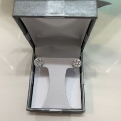 Floral 1 Carat Total Weight Sparkling Lab-Grown Diamond Stud Earrings 