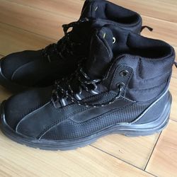 Work Boots Safety Toe Size 10 Excellent Condition ( Needs Shoe Inserts) ( $20 Cash Only )