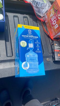 Portable water dispenser