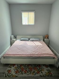 Modern King Size Upholstered Bed Frame with 2 Matching Nightstands – White/Cream