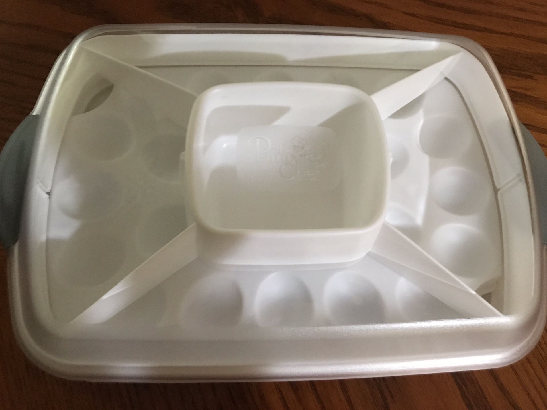 The Pampered Chef CHILLZANNE PLATTER w/Lid & Divider Iceless Cold for hours