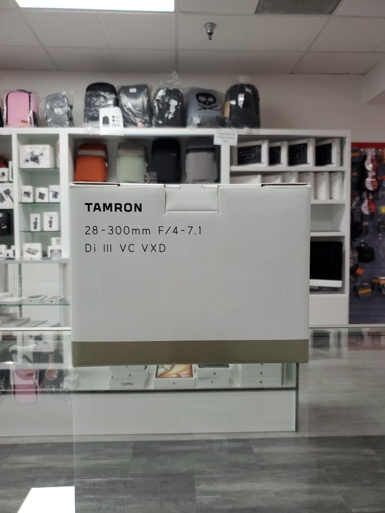 Tamron 28-300mm F/4-7.1 Di III VC VXD