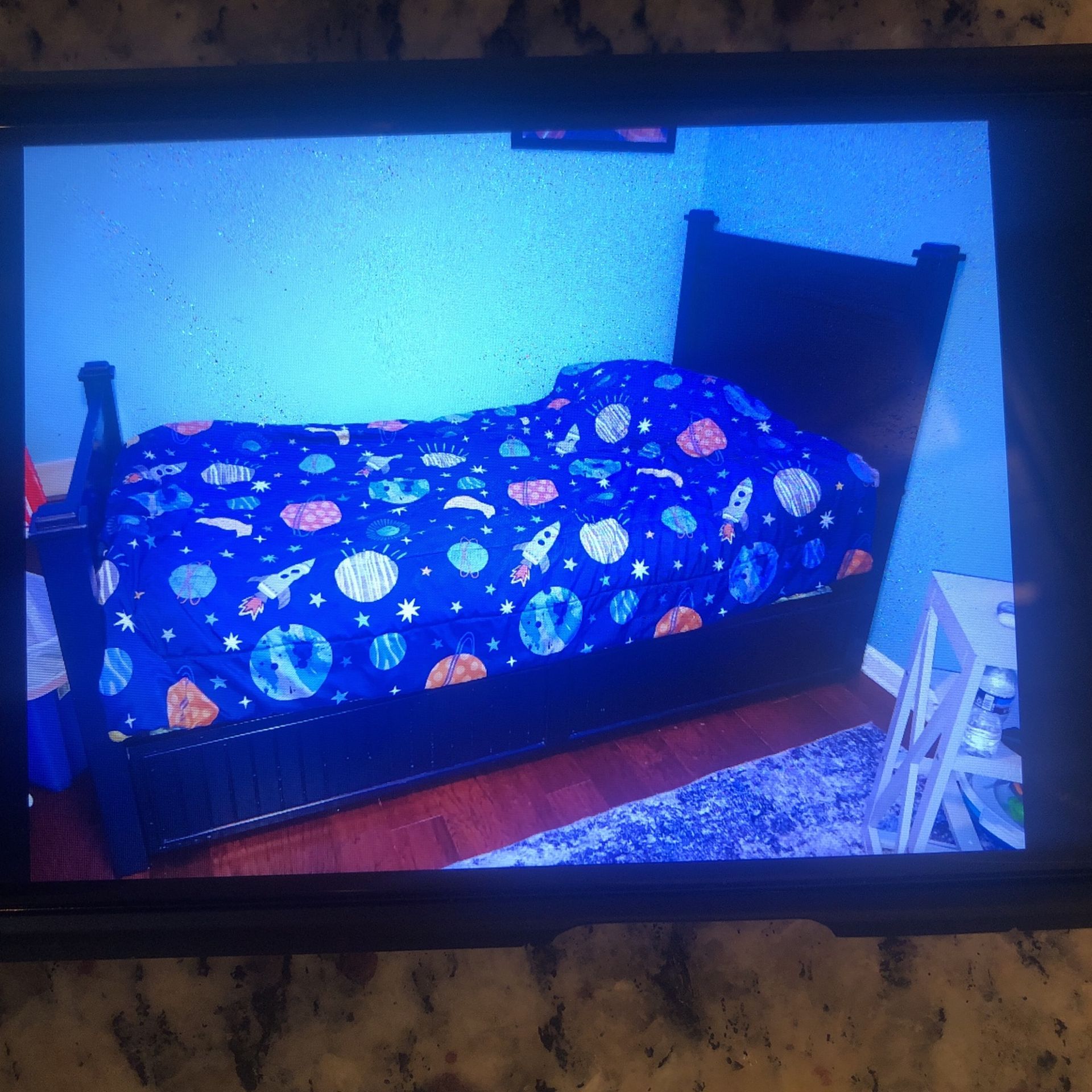 Trundle bed