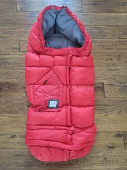 Expandable Footmuff for Strollers and Car-seats.