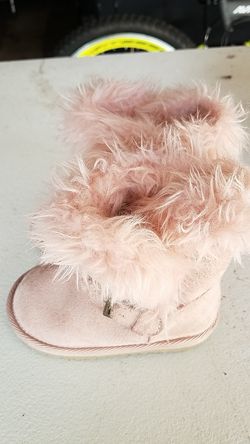 Pink fluffy boots 5toddler