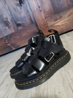 BRAND NEW Dr. Martens Mackaye Leather Strap Black Buttero Sandals Women's Size 6