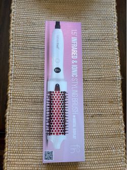 Brand New Fahrenheit 1.5” Infrared & Ionic Styling Brush