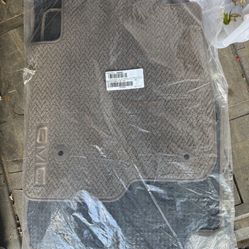 New Yukon 4Pc Floor Mat Kit, T1xx, Denall, GMC A1590-f-801-737D OEM GM Mats