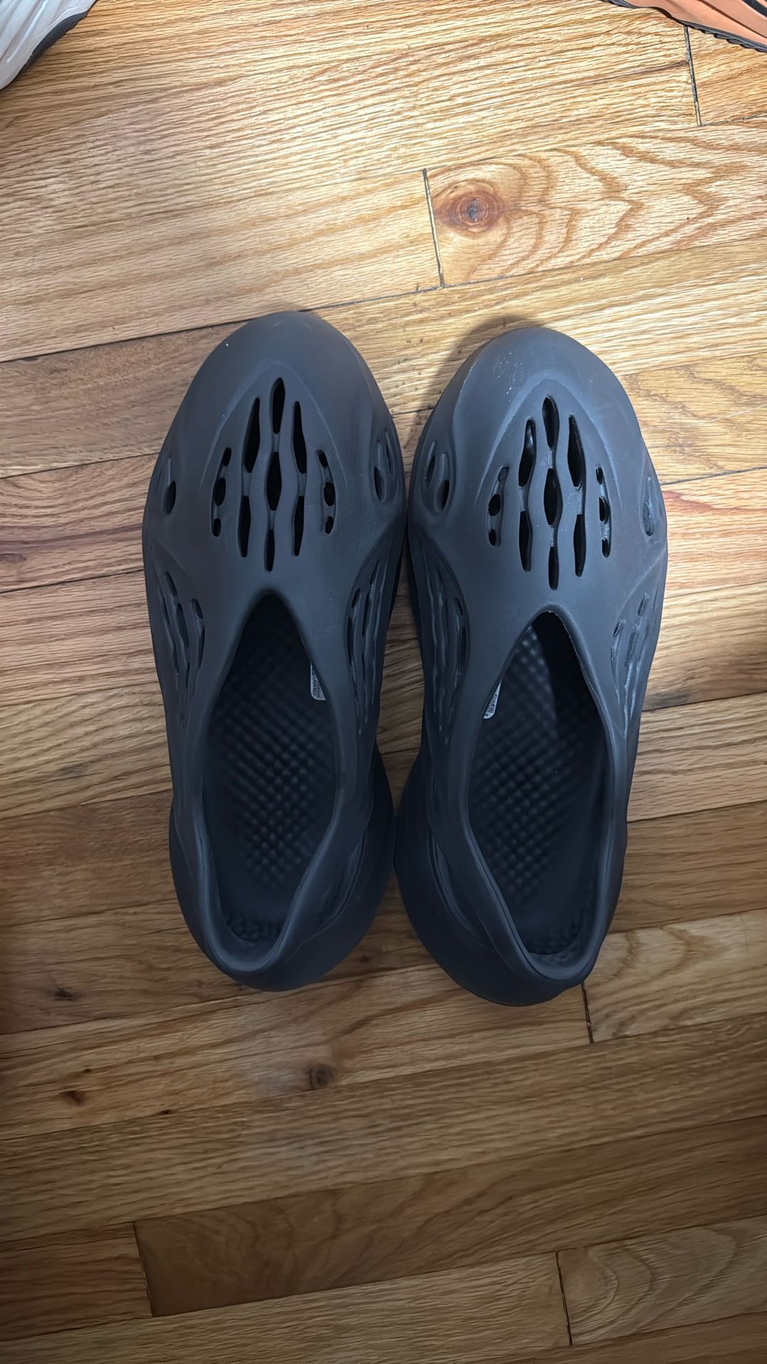 Black Yeezy Foam Runners