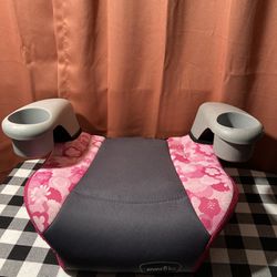 (2) Great Condition Booster Car Seats Pet/Smoke/Accident Free $20.00 each  Pink Booster has 2 cup holders Black/Grey Booster has one cup holder and on