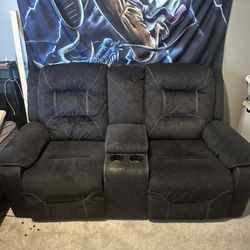 Loveseat Couch With Electronic Recliner! Extremely Comfortable and in Great condition!